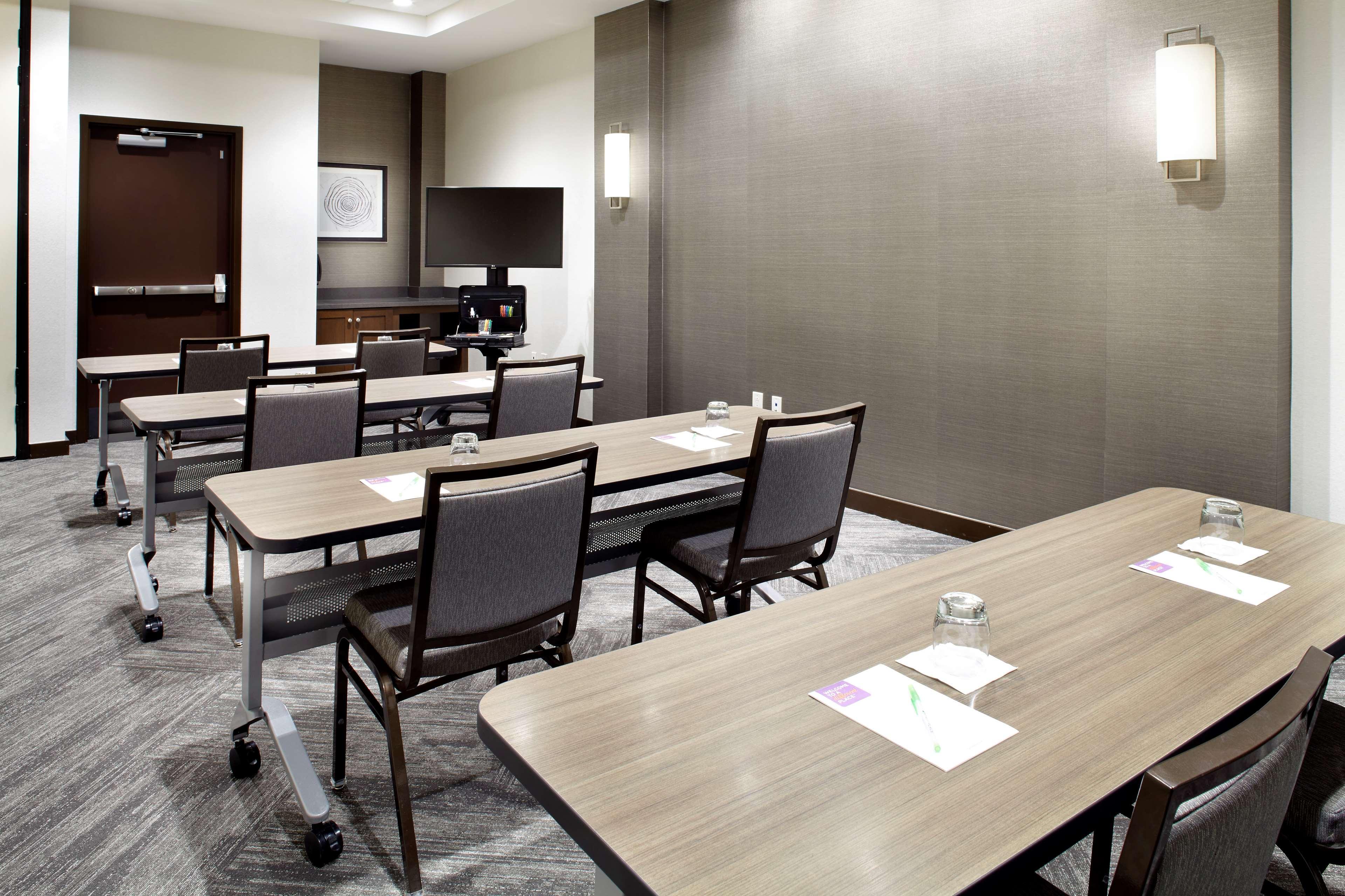 Hyatt Place Cleveland/Lyndhurst/Legacy Village Exterior photo